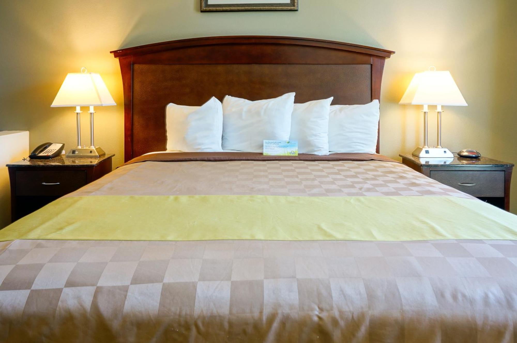 Harbor Inn & Suites Anaheim Room photo
