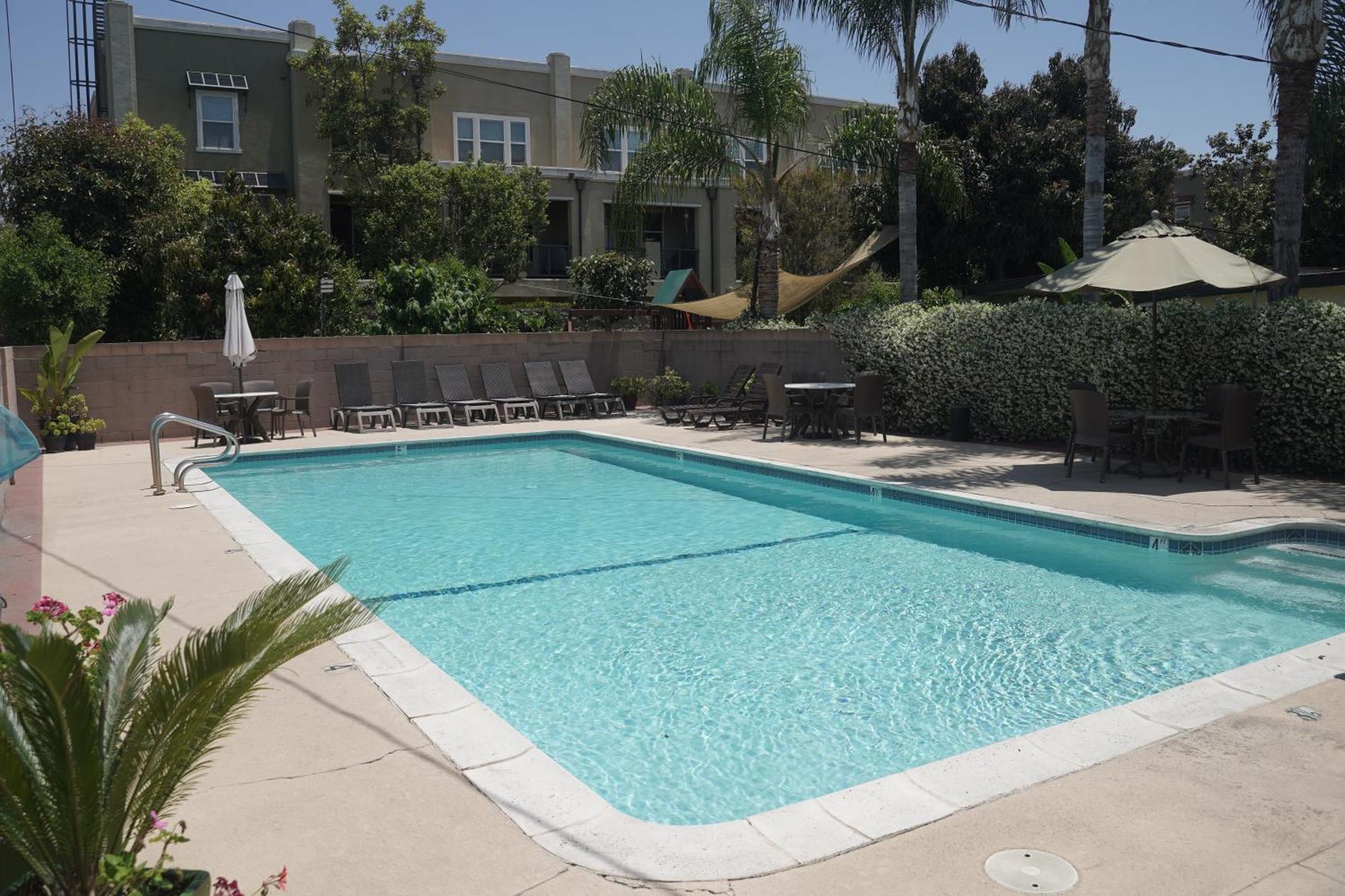 Harbor Inn & Suites Anaheim Exterior photo