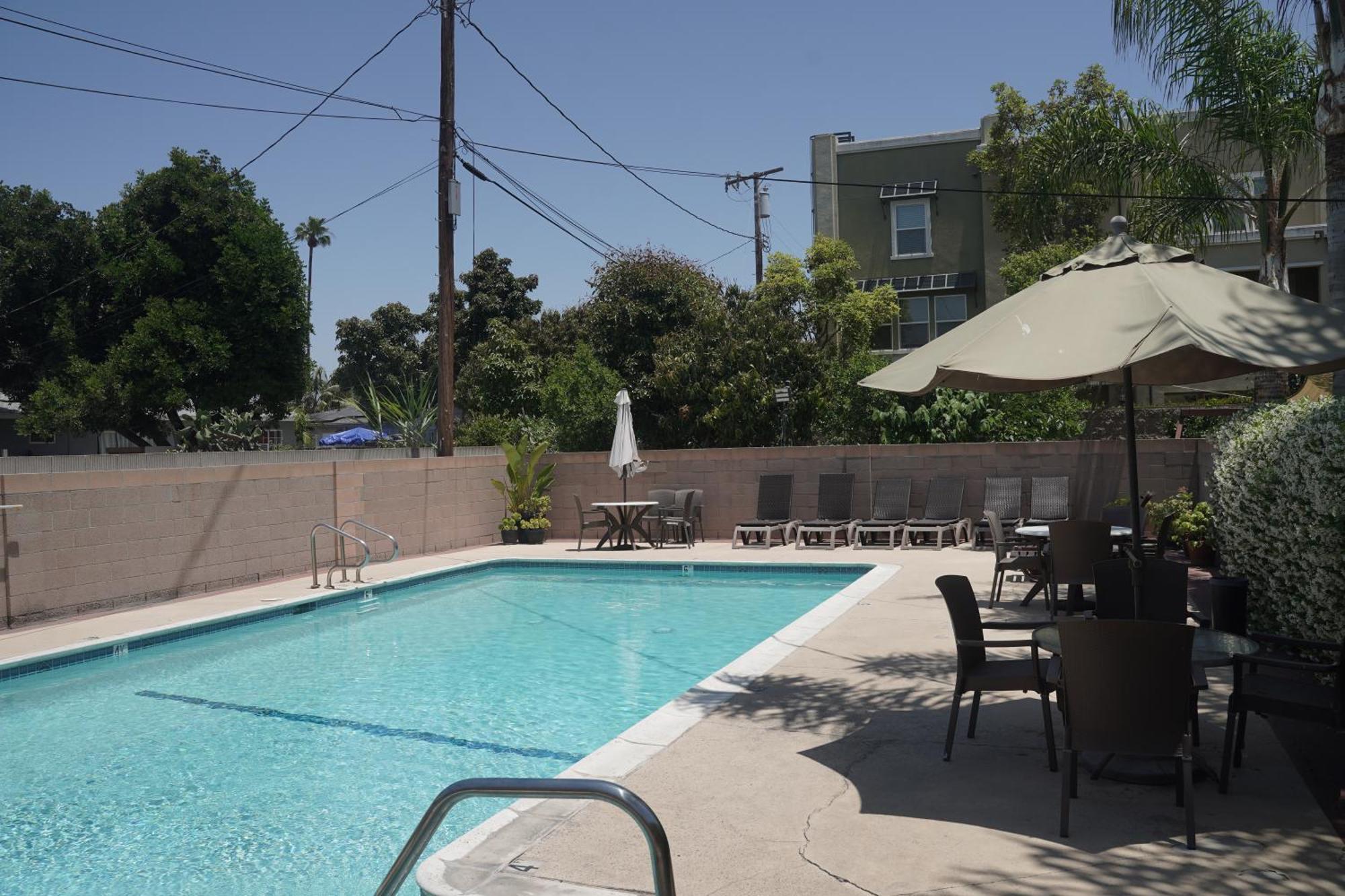 Harbor Inn & Suites Anaheim Exterior photo