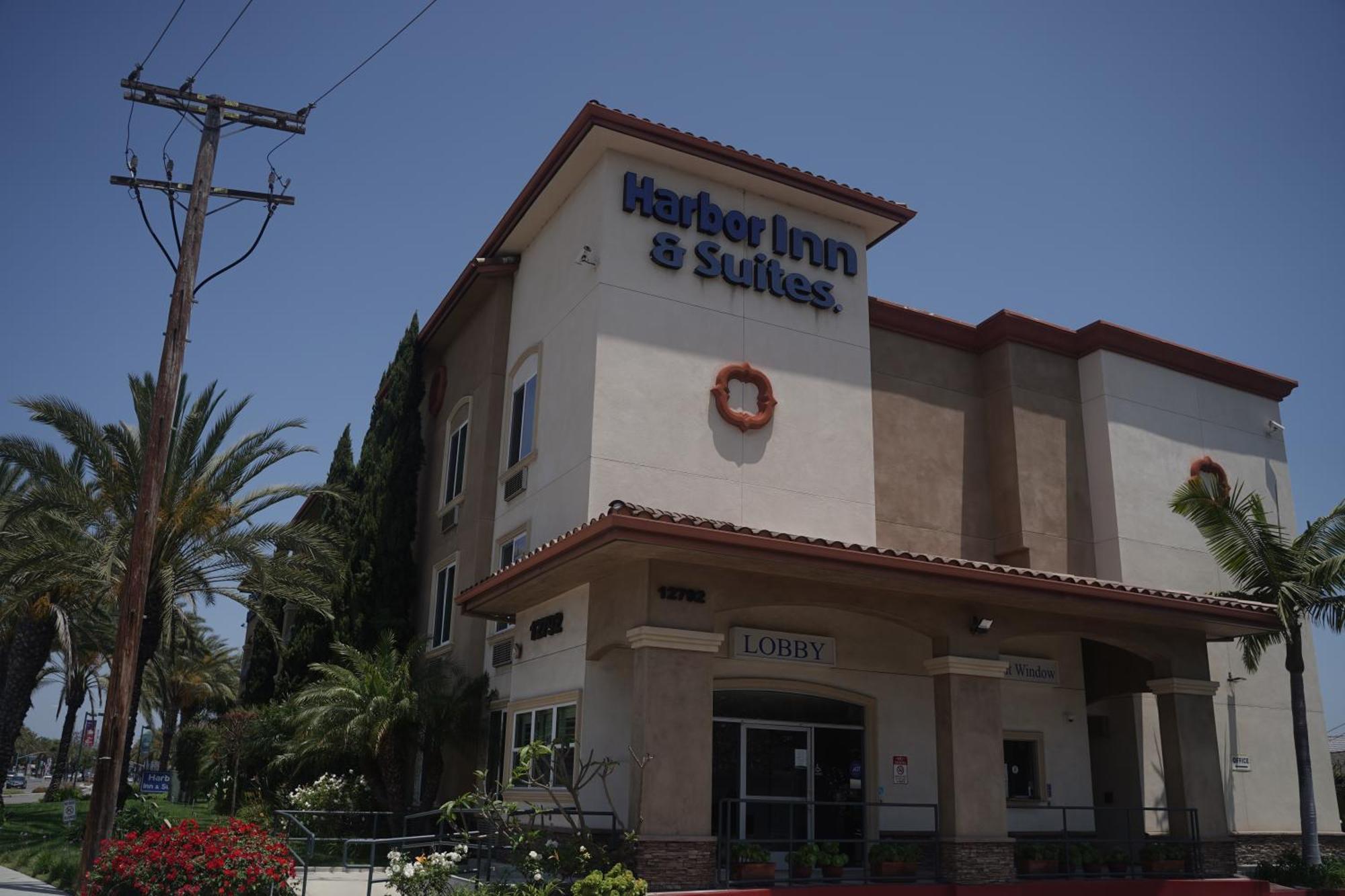 Harbor Inn & Suites Anaheim Exterior photo